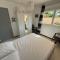 80m de la plage Appartement au rdc dune maison 1 chambre 4 couchages cour LXRV9A