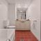 1 Bedroom Apartment with City Skyline Views