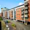 Large City Centre Apartment - Balcony - Free Wifi & Netflix 85S