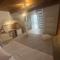 La 9 guest house