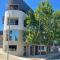 Fiveways Balcony, King Bed, Chefs Kitchen