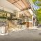 806 Deluxe Delight Concert Hall Studio