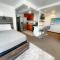 Modern Pacific Monarch 1-Bedroom