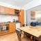404 Big Beautiful One Bed & Balcony