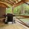 Sitting Bear Cottage with Hot Tub