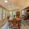 Sitting Bear Cottage with Hot Tub