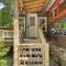 Sitting Bear Cottage with Hot Tub