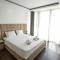 Luxurious Pearl Penthouse by HolidayKeys