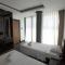Luxurious Pearl Penthouse by HolidayKeys