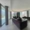 Luxurious Pearl Penthouse by HolidayKeys