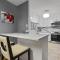 Modern 2 bedroom next to Stampede, 17th w Parking