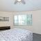 Lakefront Bungalow With Community Poolhot Tub #4