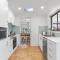 Niara - renovated 4BR Vincentia beach house