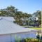 Aquamarine - modern & bright Huskisson townhouse