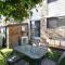 Ocean Cove - cosy retreat steps from beach & cafes