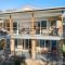 Lakeside - relaxed 3 BR waterfront retreat