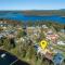 Lakeside - relaxed 3 BR waterfront retreat