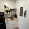 Beautifully Renovated Studio 2 Miles From Marina!