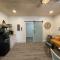 Beautifully Renovated Studio 2 Miles From Marina!