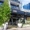 Live On the Iconic Sydney CBD Wharf with family