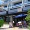 Live On the Iconic Sydney CBD Wharf with family