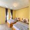 WISMA SUNRISE GUEST HOUSE 10 minutes by walking to the big fruit market in Berastagi
