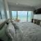 Apartamentos con playa privada y vista al mar