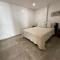 Apartamentos con playa privada y vista al mar