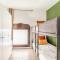 Modern and bright 4BD triplex in Paralel!