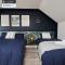 Spacious 4BDR House By Homebird Property Management Short Lets & Serviced Accommodation Leeds With Private Parking & Garden