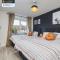 Spacious 4BDR House By Homebird Property Management Short Lets & Serviced Accommodation Leeds With Private Parking & Garden