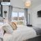 Spacious 4BDR House By Homebird Property Management Short Lets & Serviced Accommodation Leeds With Private Parking & Garden