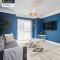 Spacious 4BDR House By Homebird Property Management Short Lets & Serviced Accommodation Leeds With Private Parking & Garden