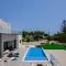 Exclusive 7-Bdr Villa with Panoramic Views & Saltwater swimming pool!