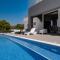 Exclusive 7-Bdr Villa with Panoramic Views & Saltwater swimming pool!