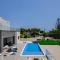 Exclusive 7-Bdr Villa with Panoramic Views & Saltwater swimming pool!