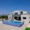 Exclusive 7-Bdr Villa with Panoramic Views & Saltwater swimming pool!