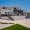 Exclusive 7-Bdr Villa with Panoramic Views & Saltwater swimming pool!