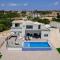 Exclusive 7-Bdr Villa with Panoramic Views & Saltwater swimming pool!