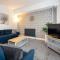 Spacious & Stylish 5 Bed with Free Street Parking