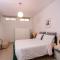 Two Bedroom Garden Cottage in Quiet Street