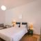 Two Bedroom Garden Cottage in Quiet Street