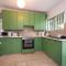 Two Bedroom Garden Cottage in Quiet Street