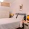 Two Bedroom Garden Cottage in Quiet Street