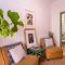 Two Bedroom Garden Cottage in Quiet Street