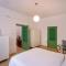 Two Bedroom Garden Cottage in Quiet Street
