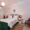 Two Bedroom Garden Cottage in Quiet Street