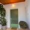 Two Bedroom Garden Cottage in Quiet Street