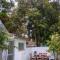 Two Bedroom Garden Cottage in Quiet Street