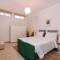 Two Bedroom Garden Cottage in Quiet Street